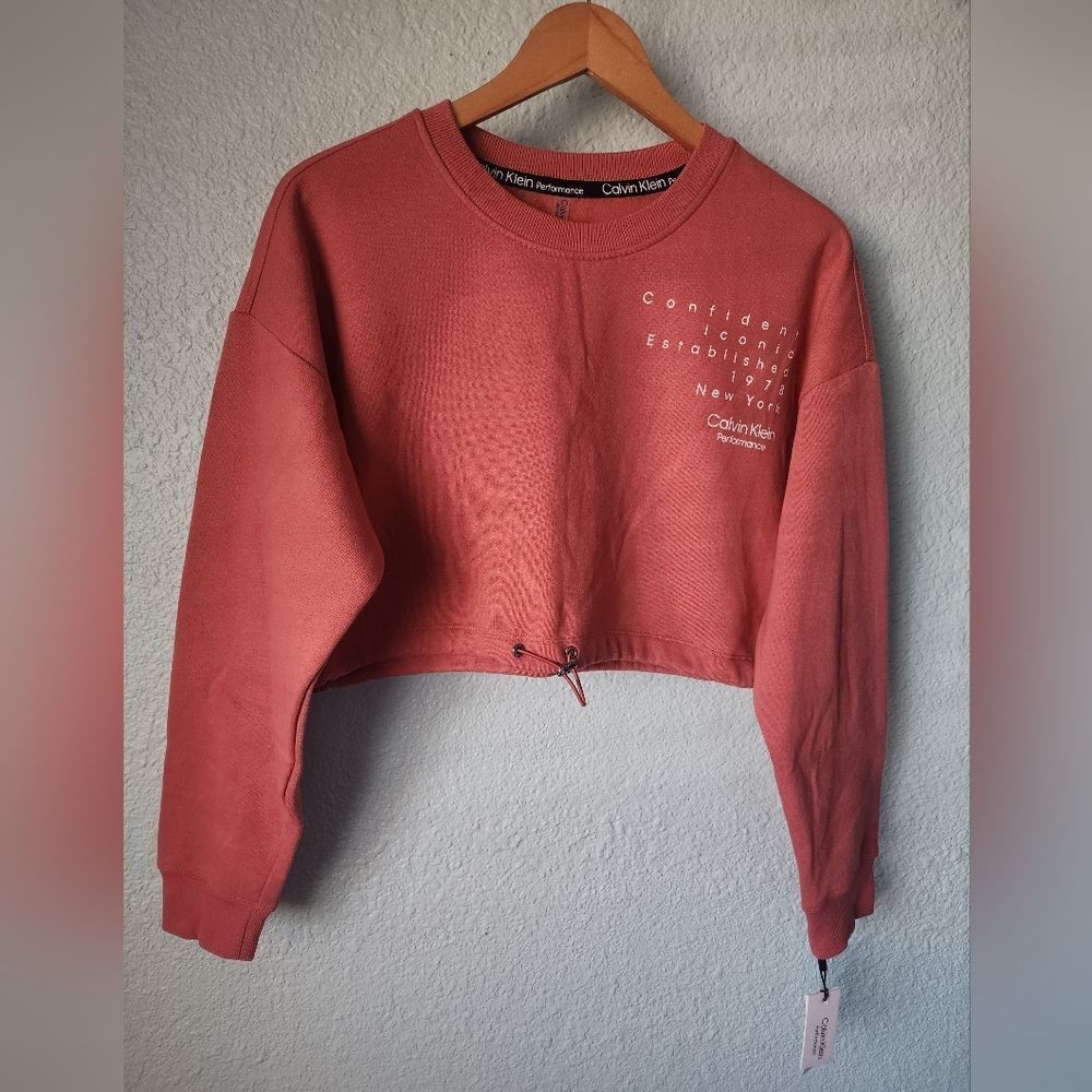 Calvin Klein Women's Pink  Cropped Sweatshirt
